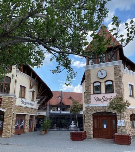New York Pension Dunajská Streda Εξωτερικό φωτογραφία